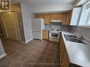 8 Heritage Ct in Barrie, ON - Building Photo - Building Photo