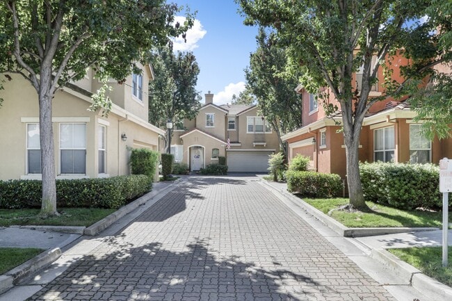 413 Nicholas Dr in Mountain View, CA - Building Photo - Building Photo