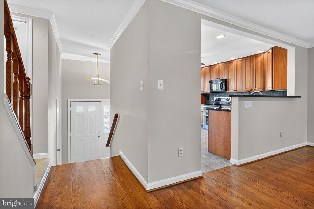 6836 Kerrywood Cir in Centreville, VA - Building Photo