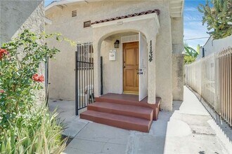 1134 N Mariposa Ave, Unit 1134 in Los Angeles, CA - Building Photo - Building Photo