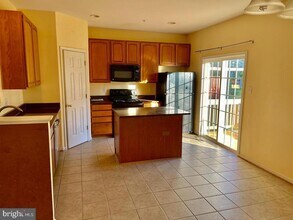 1047 Lily Way in Odenton, MD - Building Photo - Building Photo