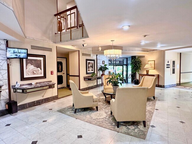 2505 East Ave in Rochester, NY - Building Photo - Building Photo