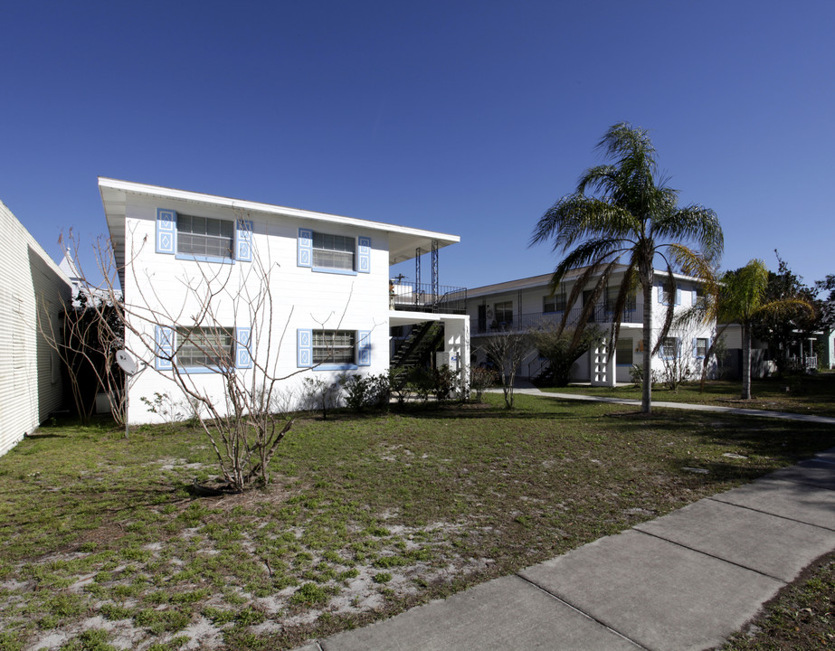 Rainbow Manor in St. Cloud, FL - Foto de edificio