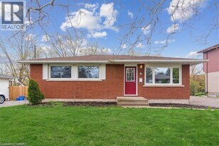 10 Westdale Dr in St Catharines, ON - Building Photo