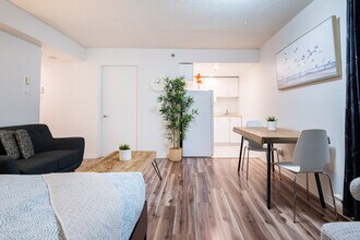 1206 Rue Sanguinet in Montréal, QC - Building Photo - Building Photo