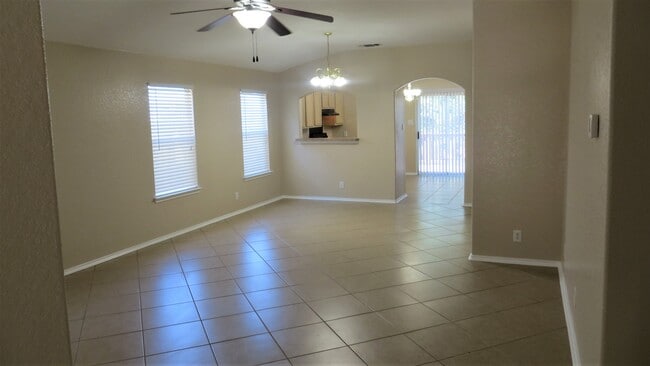 6611 Clovis Ct in San Antonio, TX - Building Photo - Building Photo