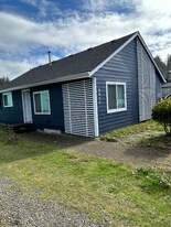 5024 SE Jetty Ave in Lincoln City, OR - Building Photo