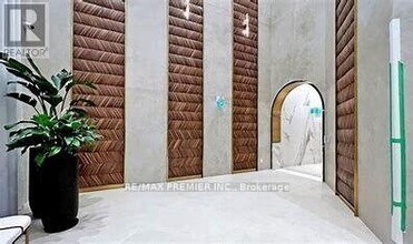 1000-1000 Portage Pkwy in Vaughan, ON - Building Photo - Building Photo