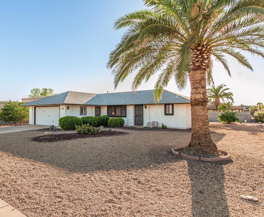 20014 N Conquistador Dr in Sun City West, AZ - Building Photo