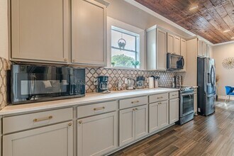 1022 Nolan St in San Antonio, TX - Building Photo - Building Photo
