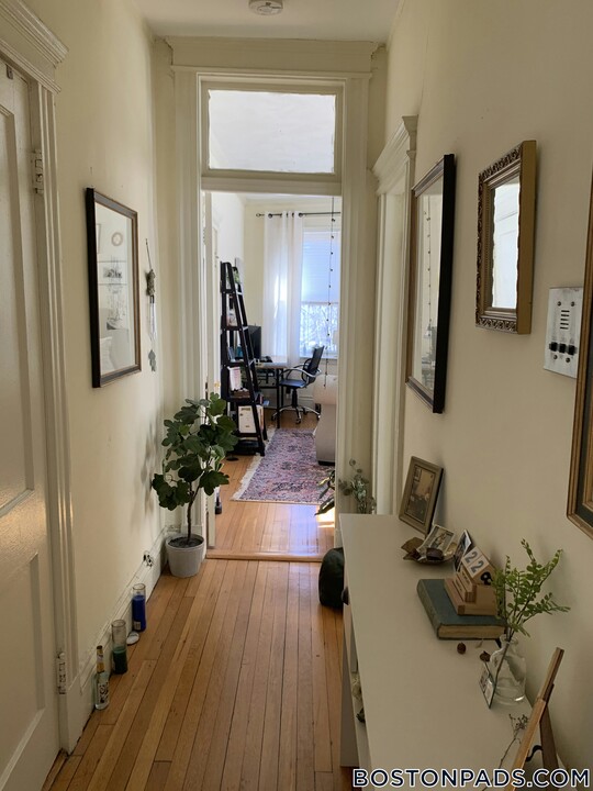 106 Queensberry St in Boston, MA - Building Photo
