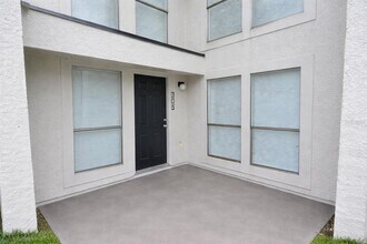 5006 Moro Manor Dr in Tampa, FL - Building Photo - Building Photo