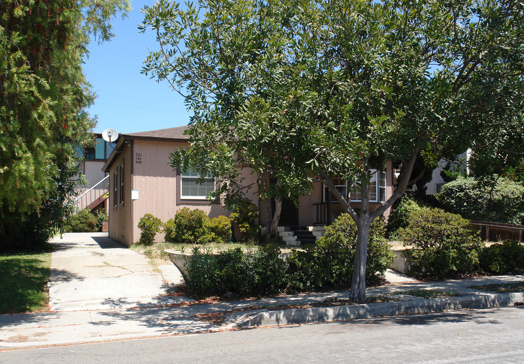 824 Sapphire Street in San Diego, CA - Foto de edificio