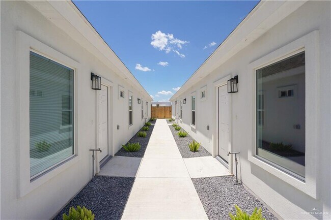 5601 Northwestern Ave in McAllen, TX - Building Photo - Building Photo