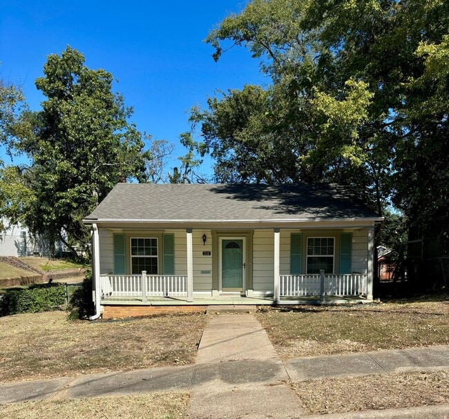 216 E Rix St