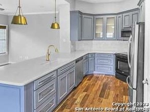 71 Wolfeton Wy in San Antonio, TX - Building Photo - Building Photo