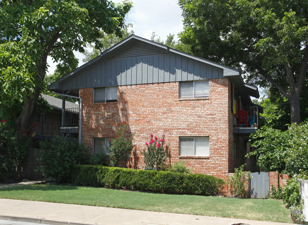 Trenton Colonial Apartments in Tulsa, OK - Building Photo