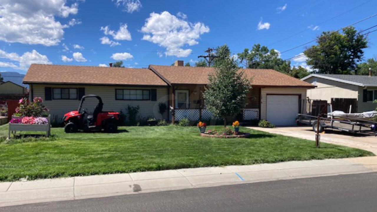 1204 Widefield Dr in Colorado Springs, CO - Foto de edificio