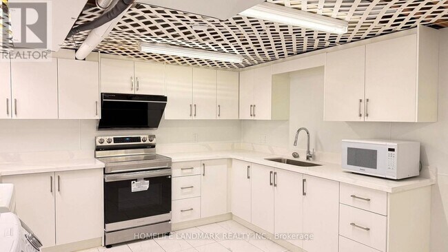 26 Kentish Crescent in Toronto, ON - Building Photo - Building Photo