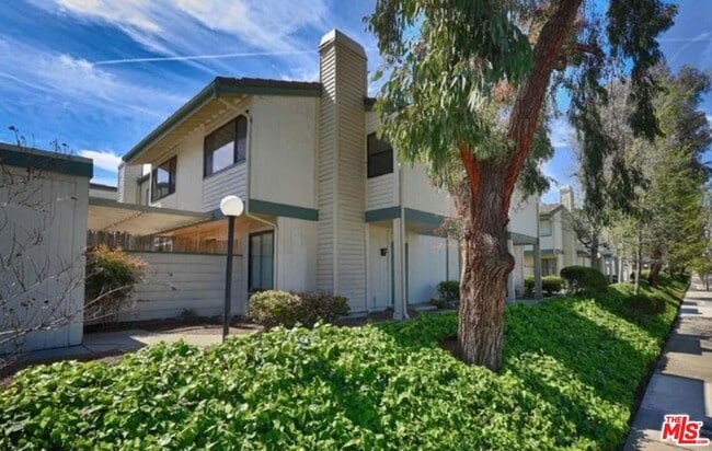 10574 Sunland Blvd in Los Angeles, CA - Building Photo - Building Photo