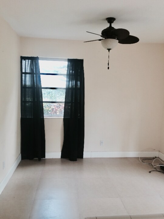 232 st and Krome Ave-Unit -unit 1 in Miami, FL - Building Photo