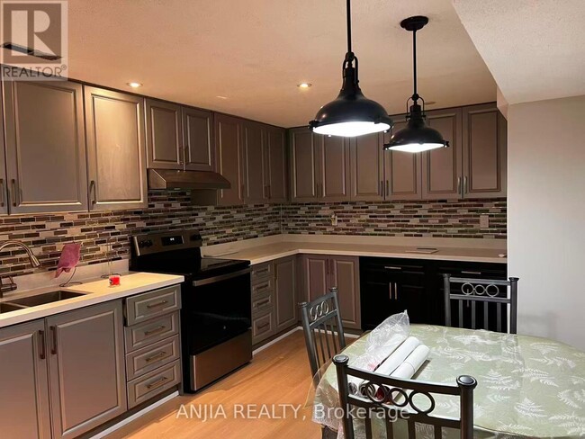 3441 Sanderling Crescent in Mississauga, ON - Building Photo - Building Photo