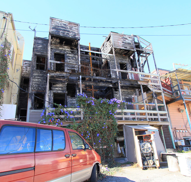 912 Marin St in Vallejo, CA - Foto de edificio - Building Photo