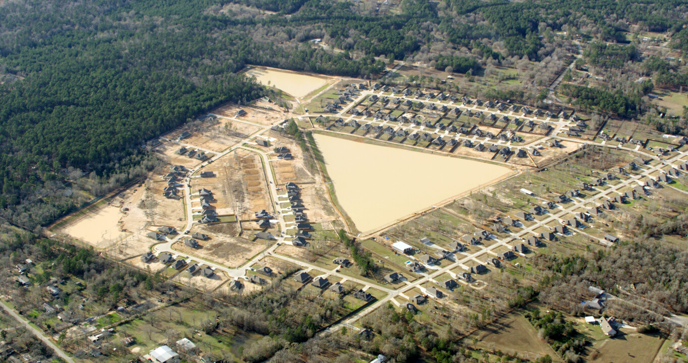 Deer Trail Estates in Conroe, TX - Building Photo