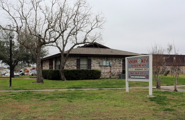 Sinton West Apartments in Sinton, TX - Foto de edificio - Building Photo