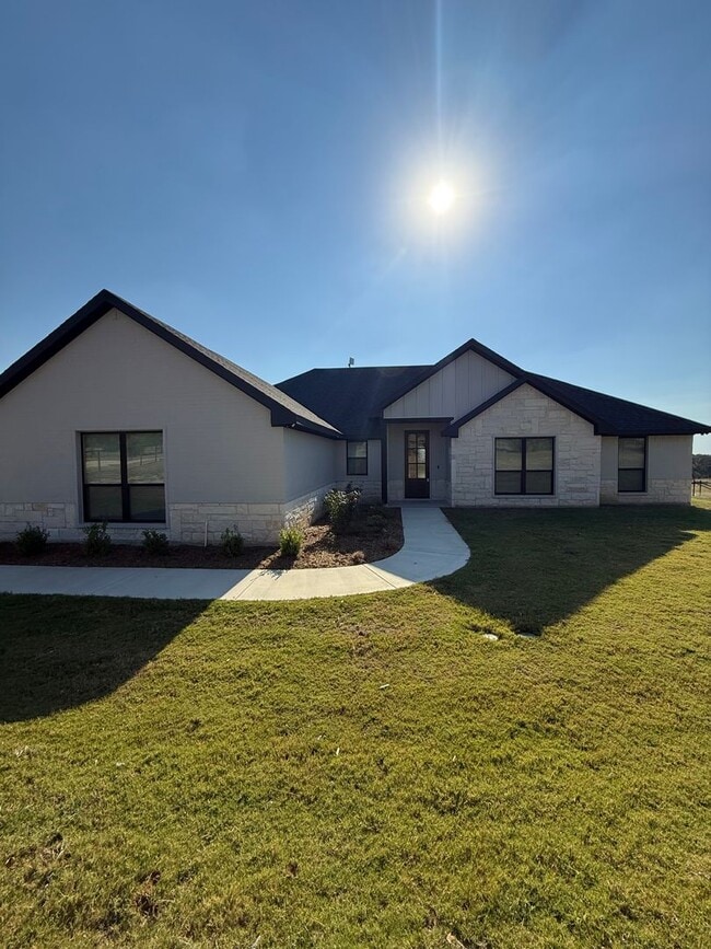 401 Old Authon Rd in Weatherford, TX - Building Photo - Building Photo