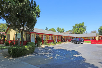 Del Mar Apartments in Merced, CA - Building Photo - Building Photo