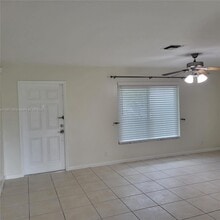 127 Seagull Ct in Royal Palm Beach, FL - Building Photo - Building Photo
