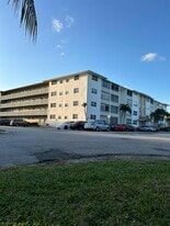 211 NE 8th Ave in Hallandale Beach, FL - Building Photo