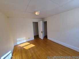 437 Cambridge St, Unit 33 in Boston, MA - Building Photo