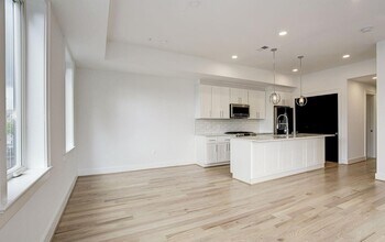 836 Varnum St NW in Washington, DC - Building Photo - Building Photo