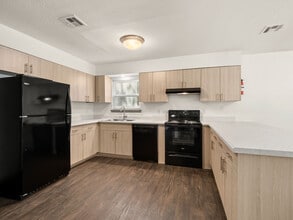 Fort Polk in Leesville, LA - Foto de edificio - Building Photo