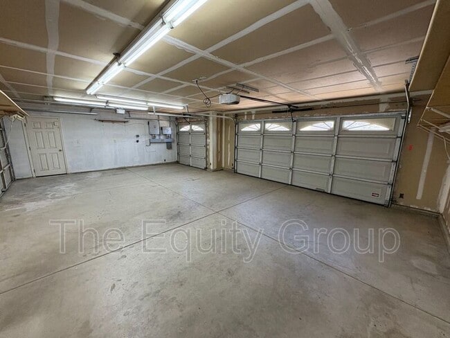 2409 N Linda Vista St in Visalia, CA - Building Photo - Building Photo