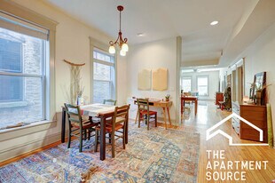 882 N Marshfield Ave in Chicago, IL - Building Photo