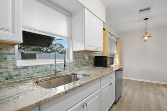 5600 33rd Ave N in St. Petersburg, FL - Building Photo - Building Photo