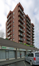 McIntosh Plaza in Maple Ridge, BC - Building Photo - Primary Photo