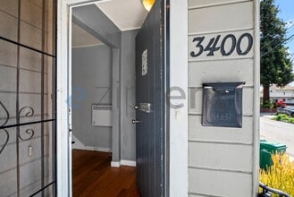 3400 Seminary Ave in Oakland, CA - Foto de edificio - Building Photo