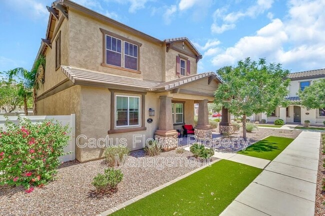 2734 S Santa Rita