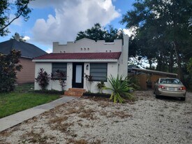 717 Illinois Ave in St. Cloud, FL - Building Photo