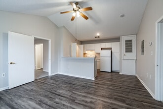 Caraway Commons in Jonesboro, AR - Building Photo - Interior Photo