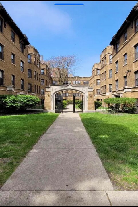 6926 S Oglesby Ave in Chicago, IL - Building Photo