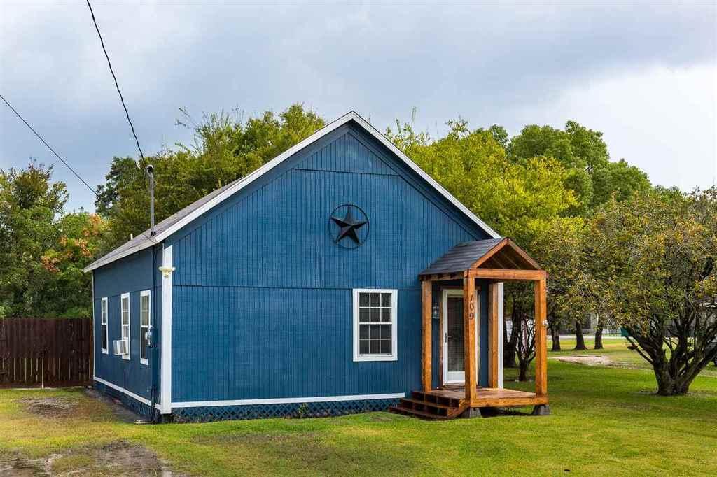 109 Sycamore in Port Neches, TX - Foto de edificio