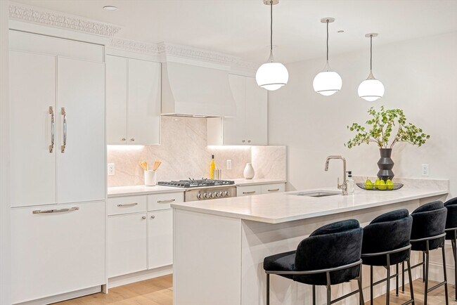 421 Saratoga St in Boston, MA - Building Photo - Building Photo