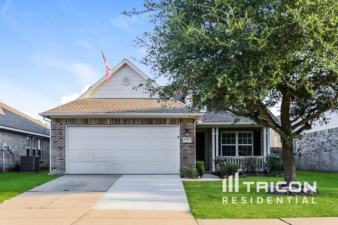 18103 Mossy Creek Ln in Richmond, TX - Foto de edificio