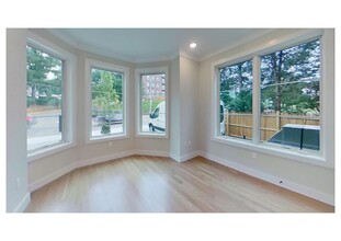 104 Warren St, Unit 1 in Boston, MA - Building Photo - Building Photo