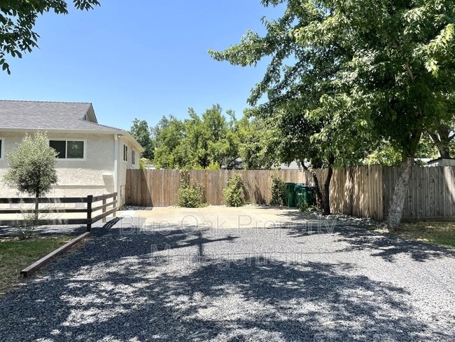 352 E 7th Ave in Chico, CA - Building Photo - Building Photo